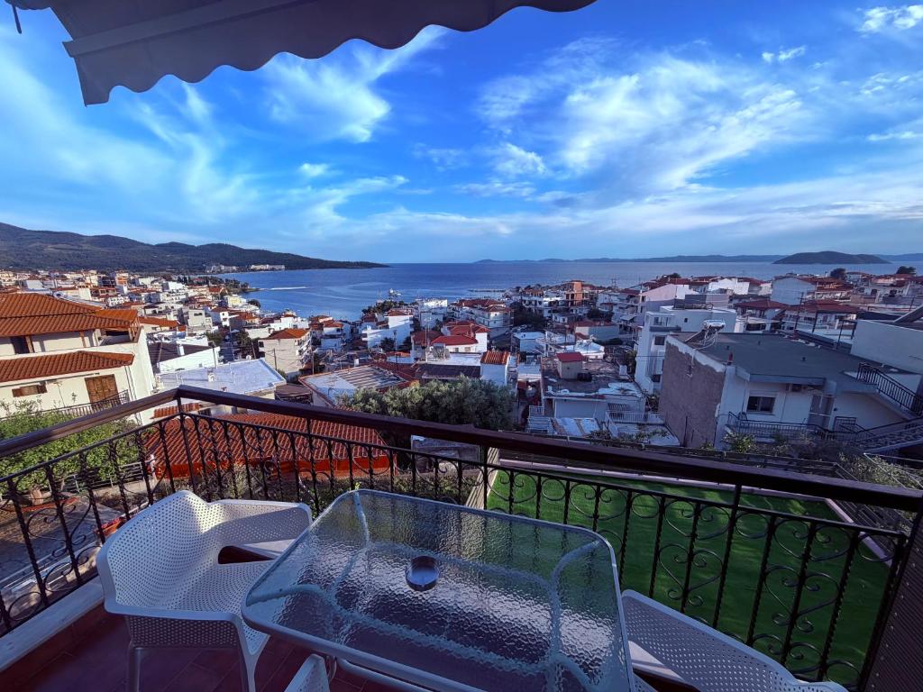 Balcony with sea view at House Mistral