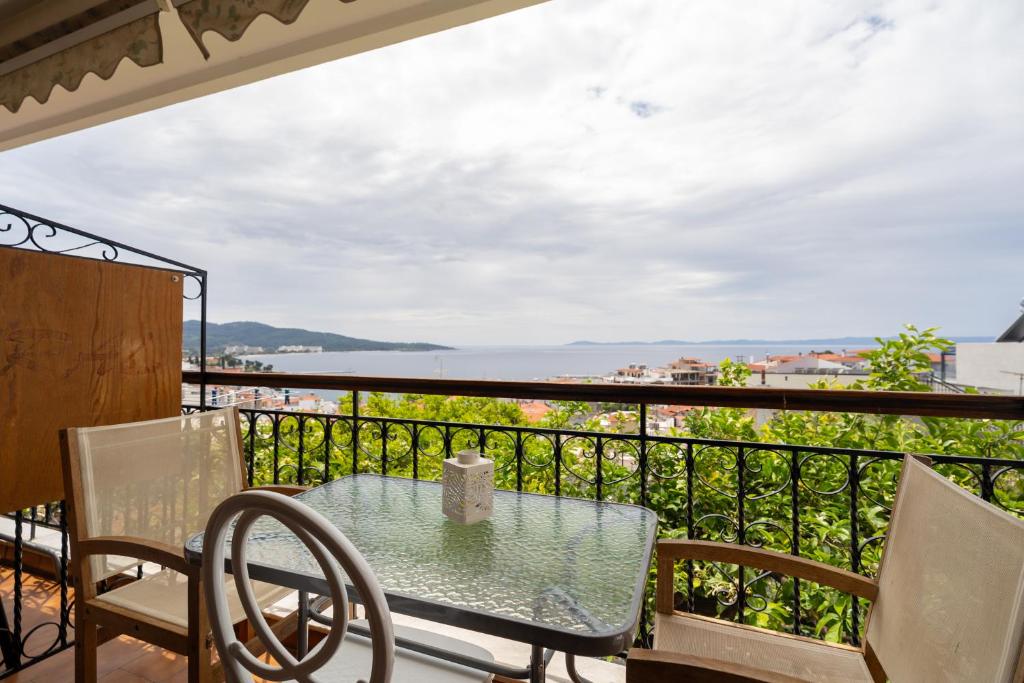 Sea-view balcony breakfast